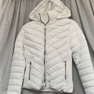 Women's White Hooded Puffer Jacket
